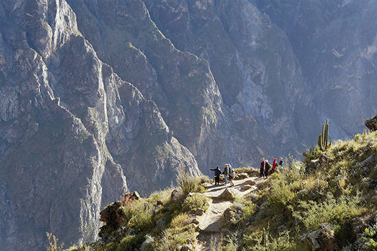 Guided Tour to the Colca Canyon - Bus Arequipa Puno by the Colca Route