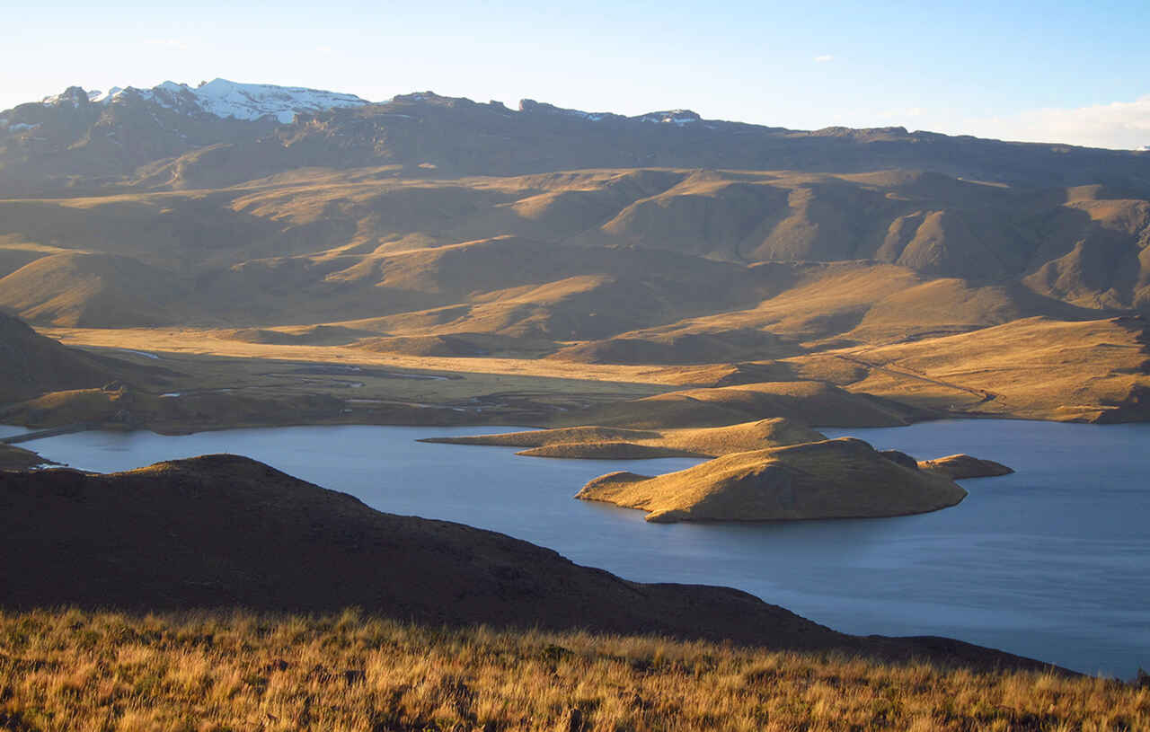 Bus tour from Chivay to Puno, stops and guided visits along the route.