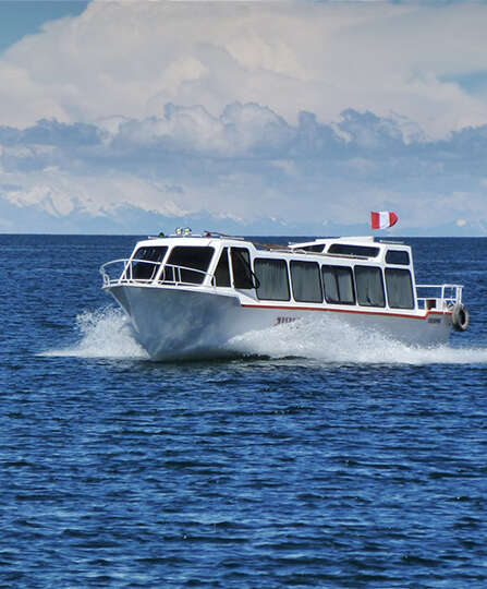 Travel on Lake Titicaca in an exclusive tourist